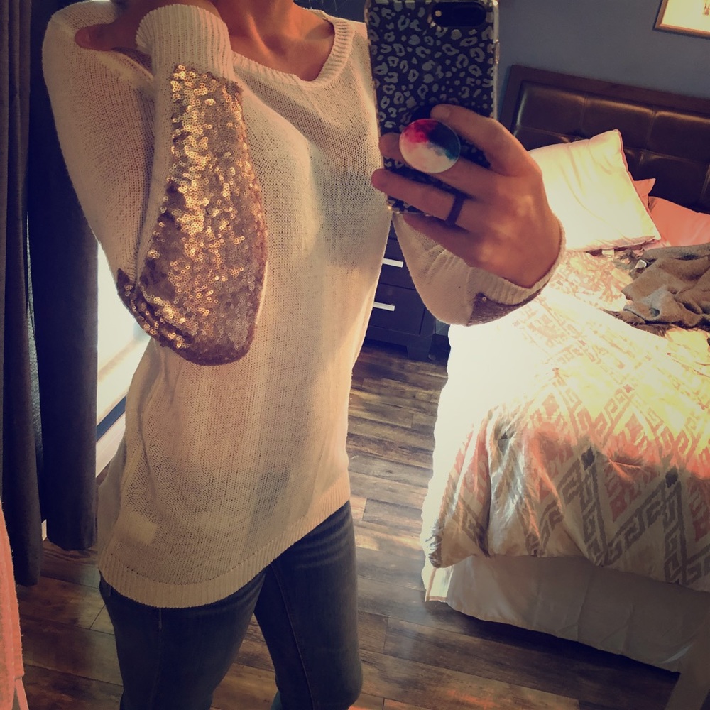 Thin sweater with gorgeous sleeves!